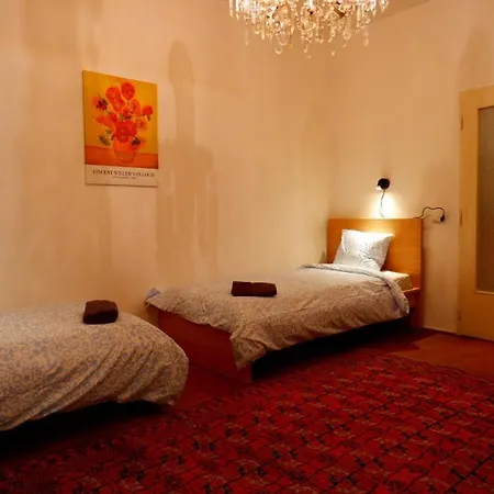 Triple With Shared Facilities In A Cozy 4 Brünn (Brno)