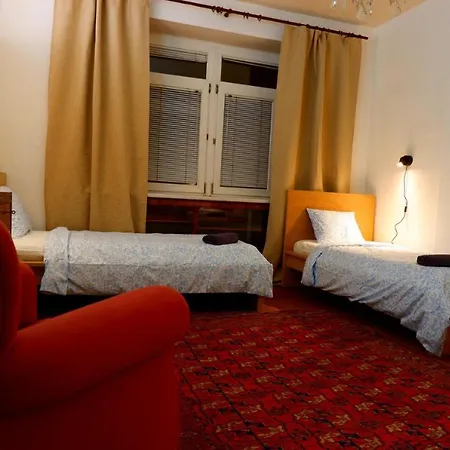 Triple With Shared Facilities In A Cozy 4 *