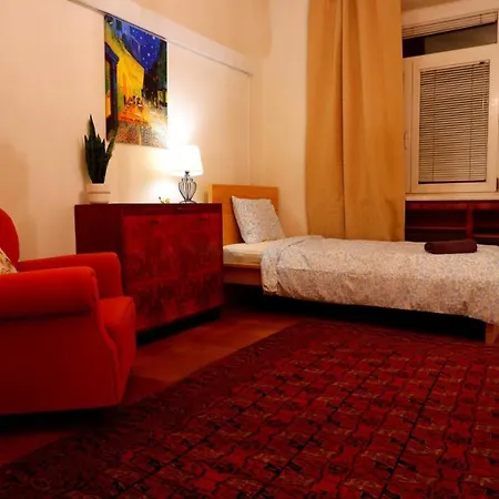 Triple With Shared Facilities In A Cozy 4