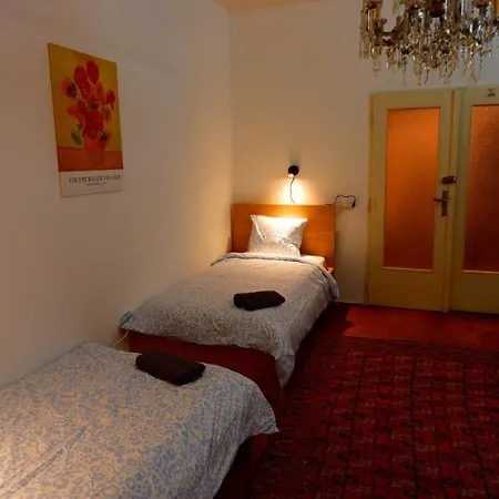 Triple With Shared Facilities In A Cozy 4 *