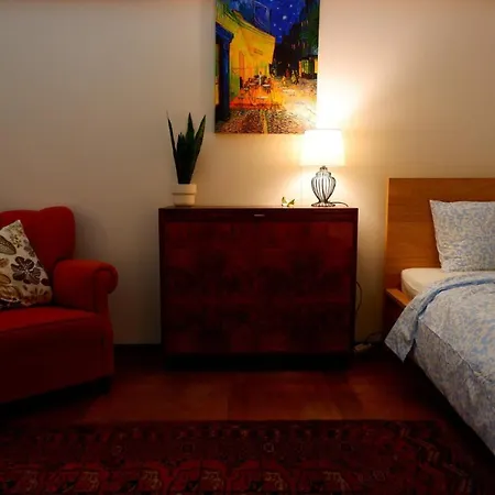Triple With Shared Facilities In A Cozy 4 ホステル