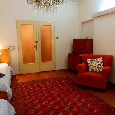 Triple With Shared Facilities In A Cozy 4 ホステル