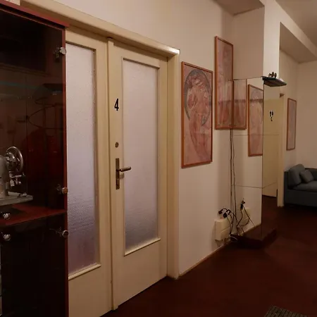 Hostel Triple With Shared Facilities In A Cozy 4 *