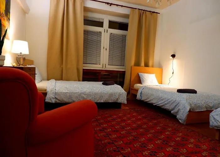 Triple With Shared Facilities In A Cozy 4 *