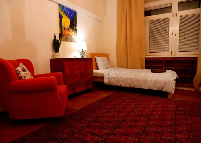 Triple With Shared Facilities In A Cozy 4