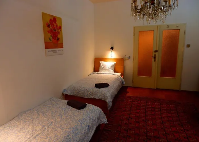 Triple With Shared Facilities In A Cozy 4 *